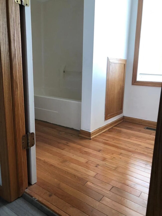 Building Photo - 11304 Davenport Cir NE