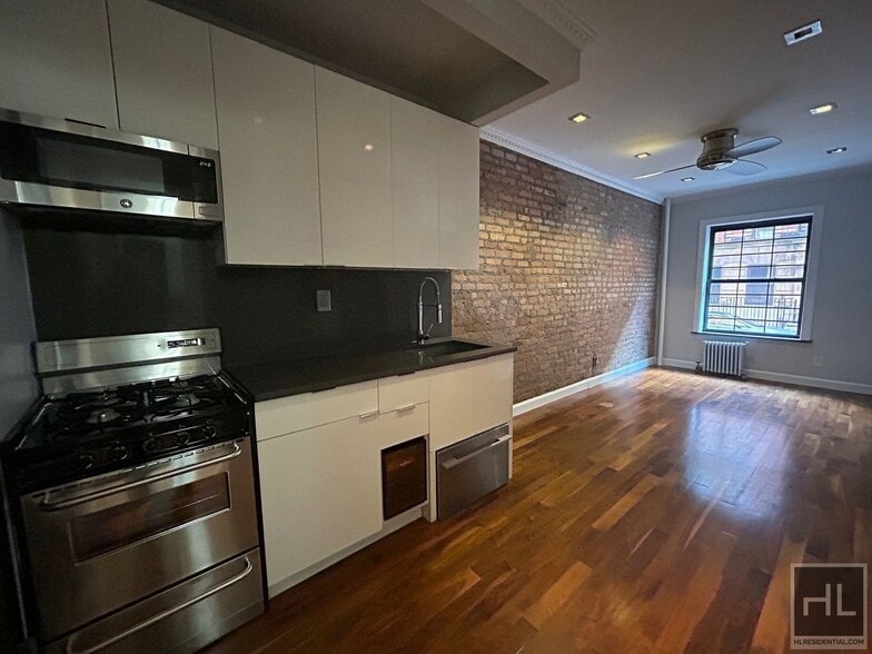 Primary Photo - East 11th Street