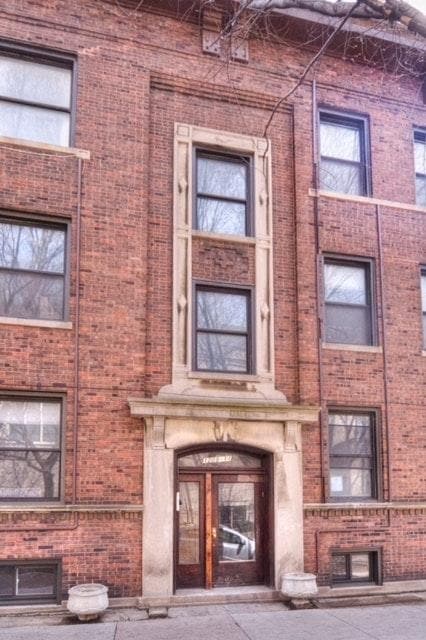 Building Photo - Gorgeous 2 bed 1 bath in the Edgewater area