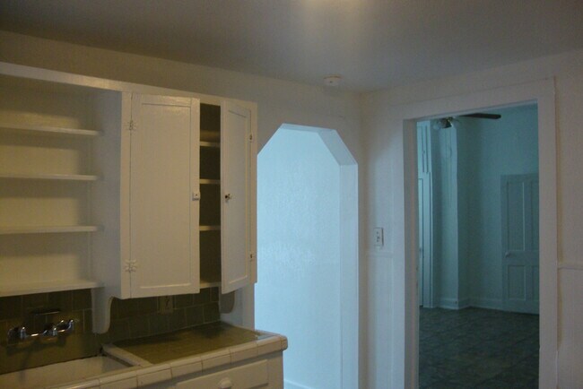 Building Photo - 136 E Dullnig Ct