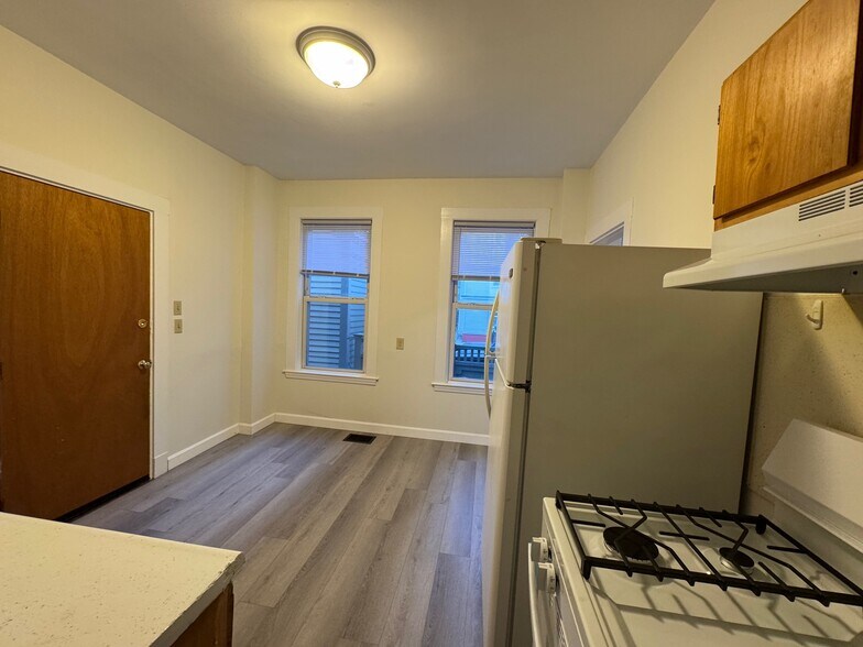 Building Photo - 250 Beacon St