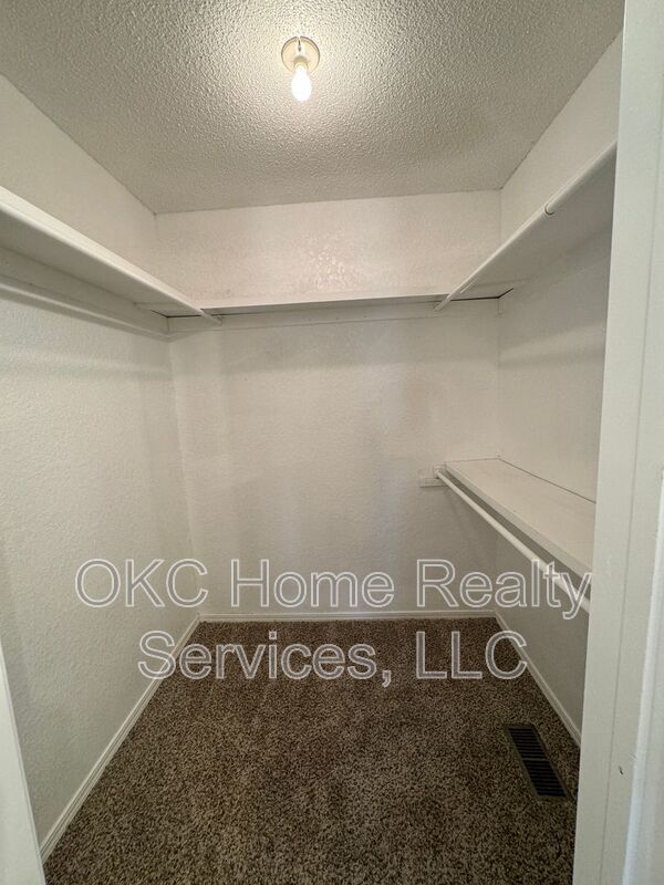 Building Photo - 2501 Kathy Ct