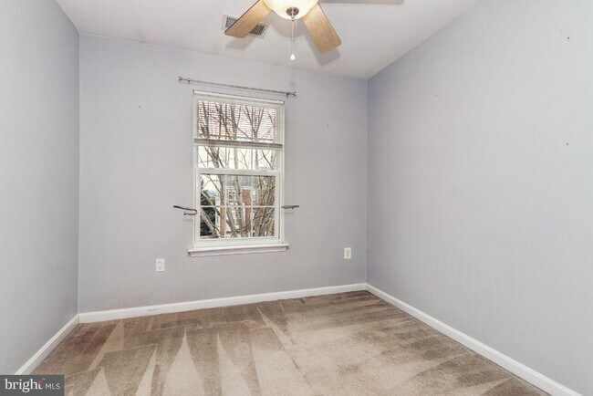 Building Photo - 2261 Forsythia Dr