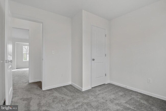 Building Photo - 347 Quincy Dr