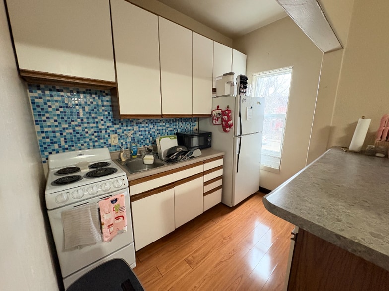 Building Photo - 208 West Ave