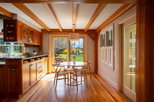 Building Photo - 240 3rd Beach Rd