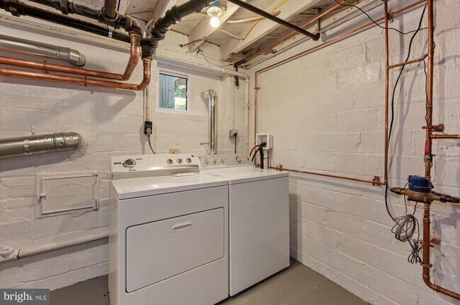 Building Photo - 3808 Veazey St NW