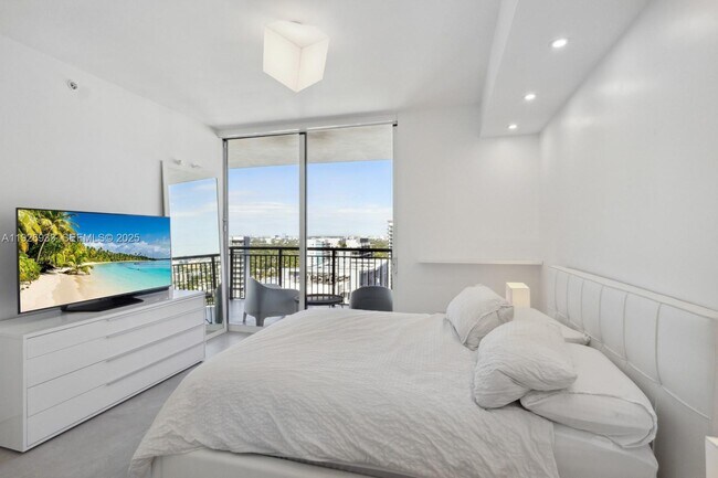 Building Photo - 999 SW 1st Ave