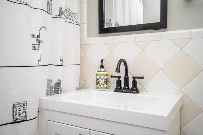 Building Photo - 215 Piedmont Ave NE