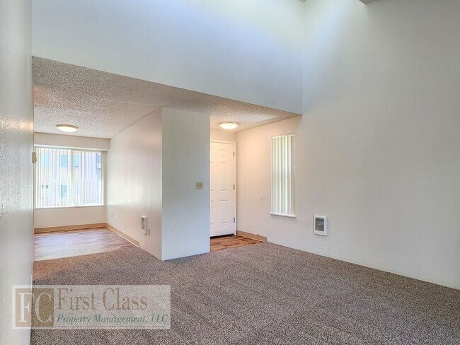 Building Photo - 3618 SW Beaverton Hillsdale Hwy