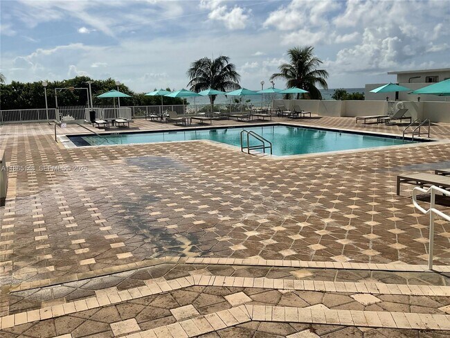 Building Photo - 5701 Collins Ave