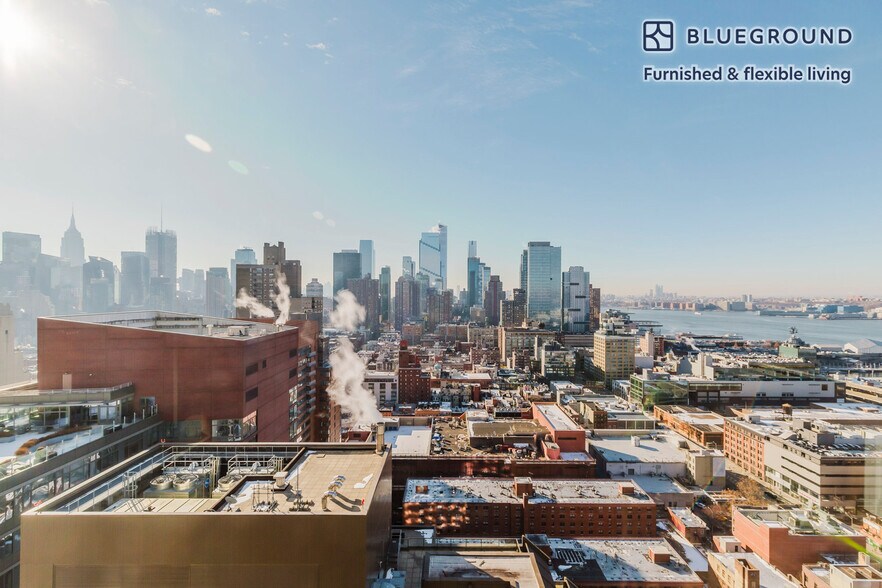 Building Photo - 550 W 54th St