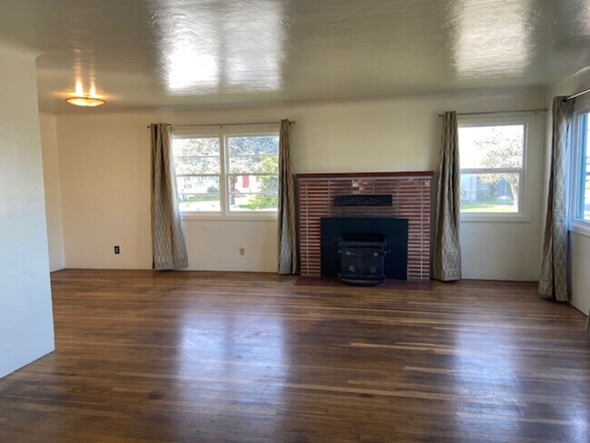 Building Photo - 804 O St