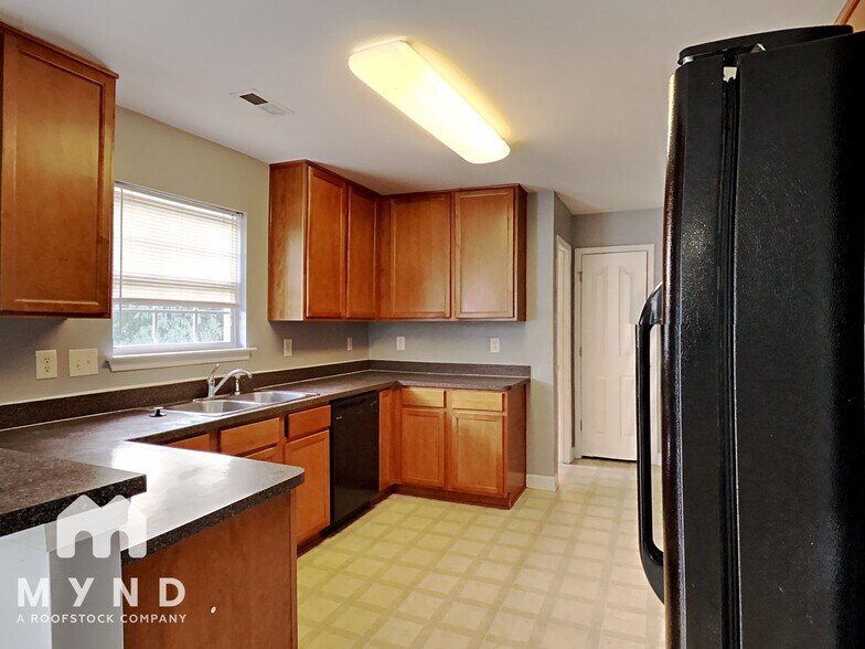 Building Photo - 14008 Mallard Lake Rd