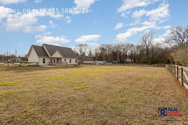 Building Photo - 3BR/2BA Ranch on 1 acre with Fenced Yard a...