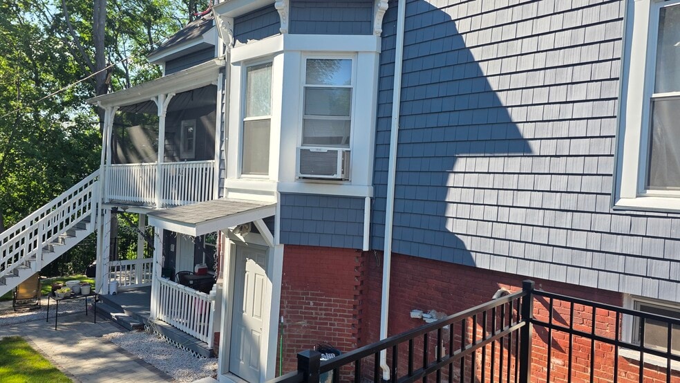 Building Photo - 43 Paine St