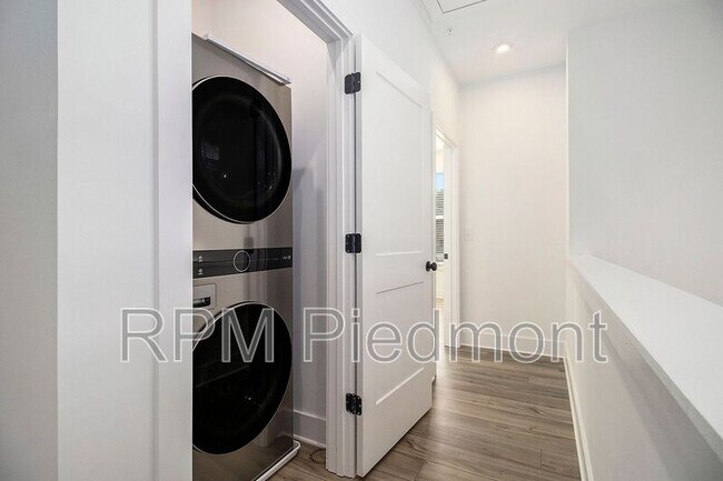 Building Photo - 205 Firefly Cir
