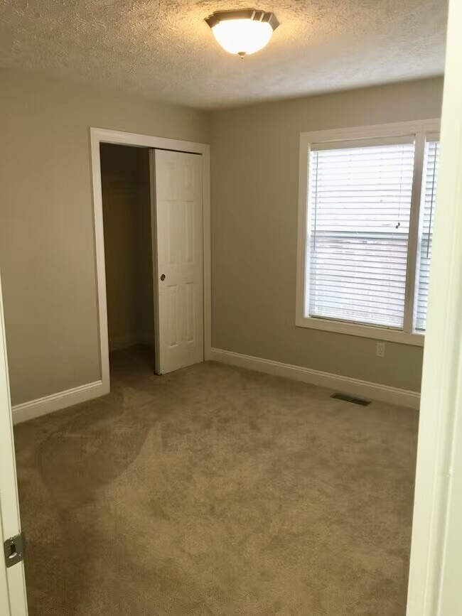 Bedroom 2 - 500 Oaktree Blvd