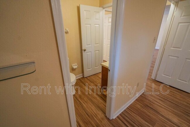 Building Photo - 1500 Twin Lakes Cir