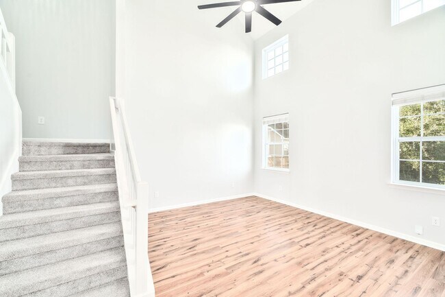 Building Photo - 116 Winding River Dr