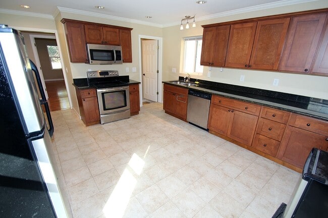 Building Photo - CHARMING 3 BED, 2 BATH SF HOME FOR RENT IN...