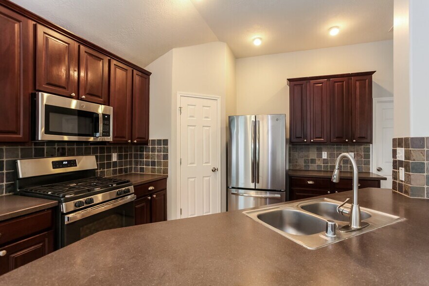 Building Photo - 8215 Point Pendleton Dr