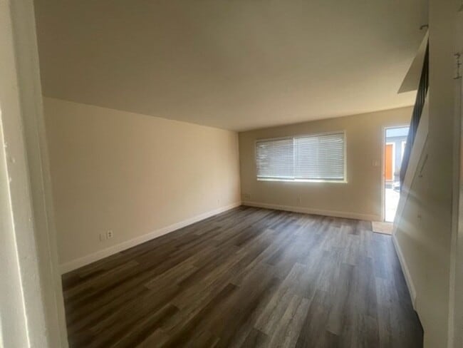 Interior Photo - 270 - 36851/36857 Sycamore St