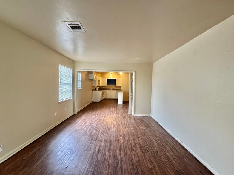 Building Photo - 444 1/2 Babb Dr