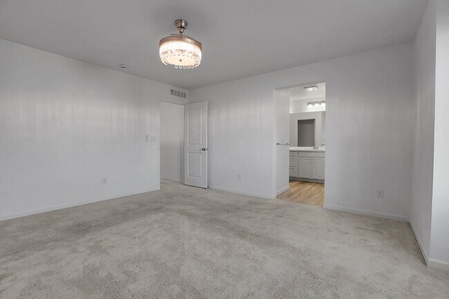 Building Photo - $3,050.00, 4-bed, 3.5-bath, located in Aurora with beautiful finishes.