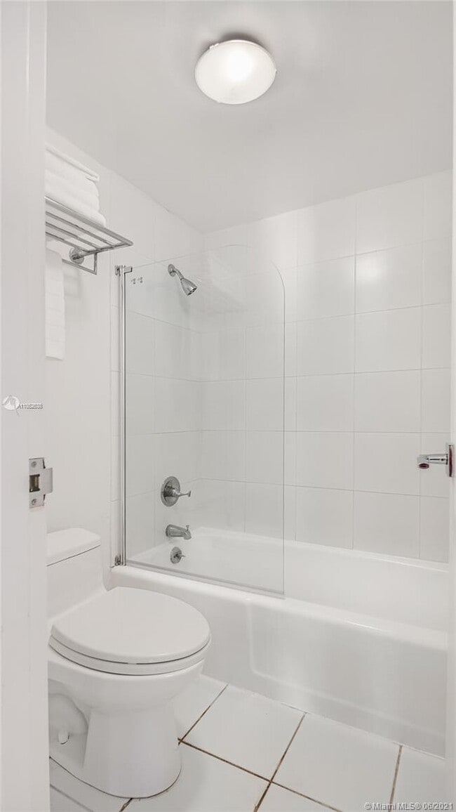 Building Photo - 100 Lincoln Rd