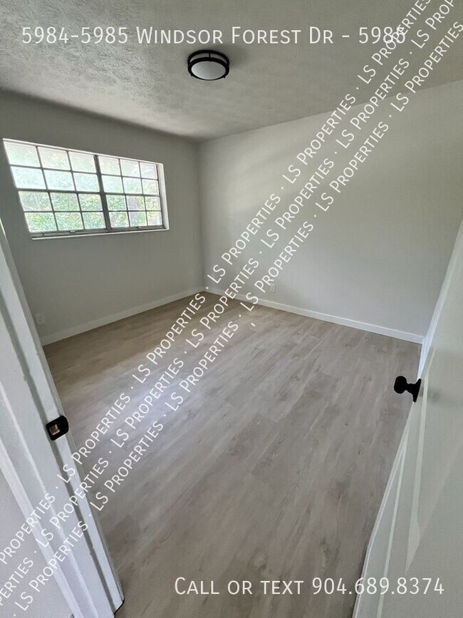 Building Photo - 5984-5985 Windsor Forest Dr-5985