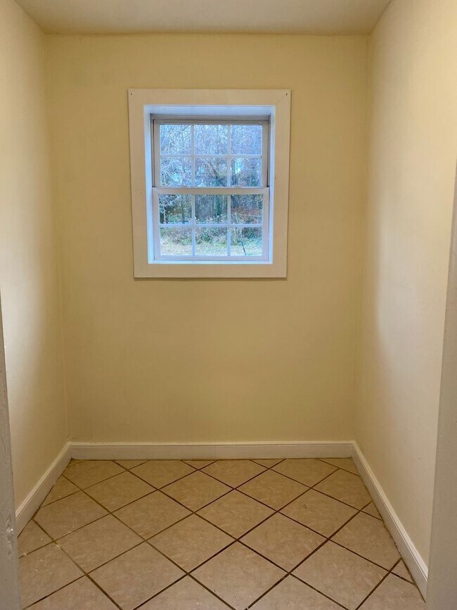 Building Photo - 2700 E Belt Blvd