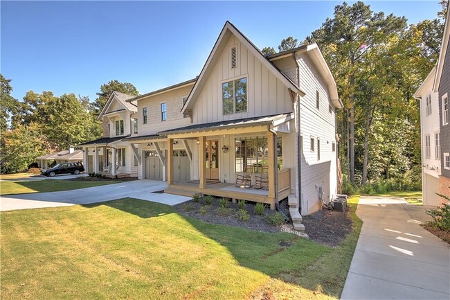 Building Photo - 1268 Hayes Dr SE