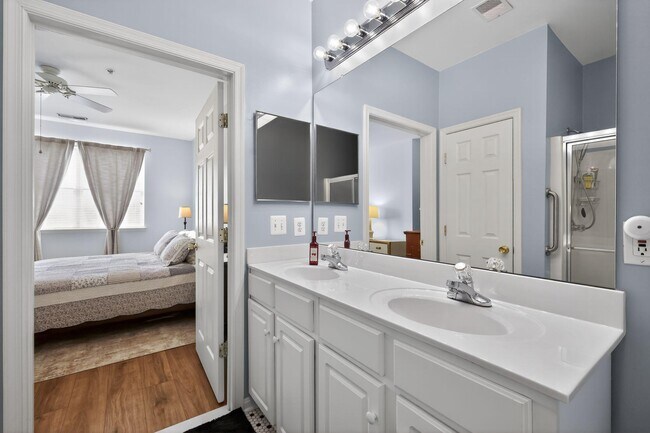 Building Photo - 2605 Chapel Lake Dr