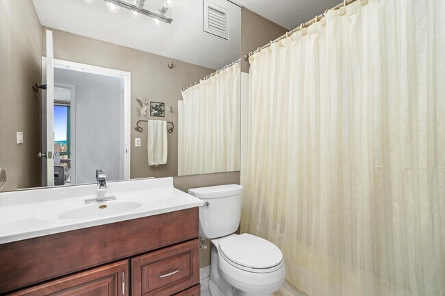 Building Photo - 111 W Maple St