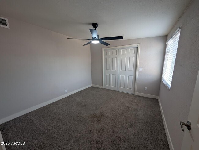 Building Photo - 7635 N 76th Ln
