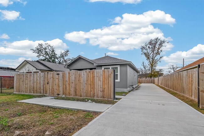 Building Photo - 4309 Beggs St