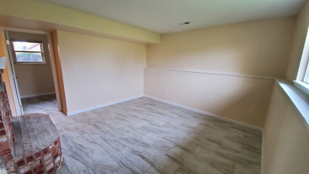 Building Photo - 6518 Birchview Dr N