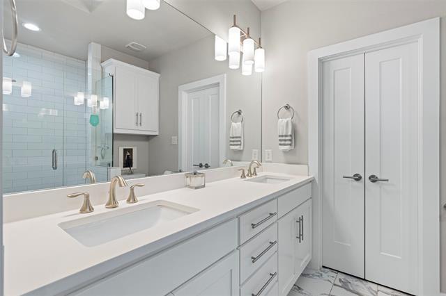 Building Photo - 4906 Live Oak St