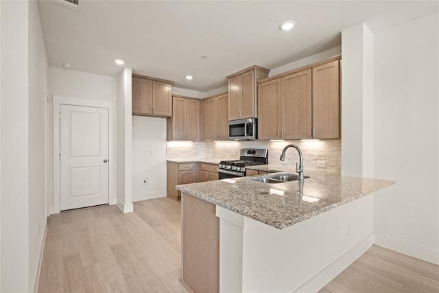 Building Photo - 9613 Dahlia Blvd