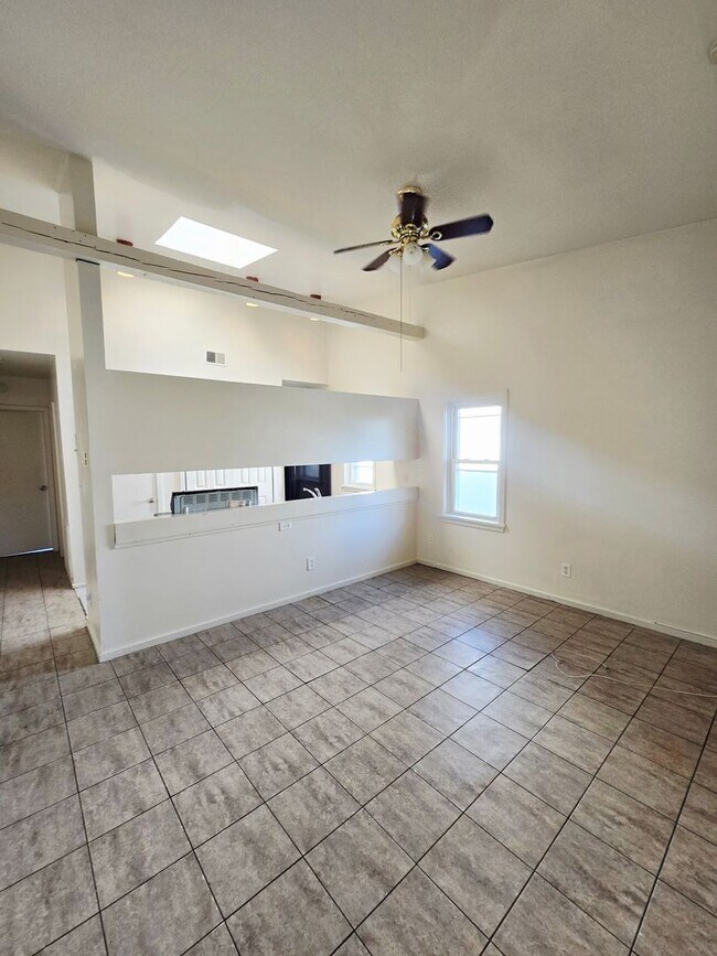 Primary Photo - 223-225 N. Fountain Street