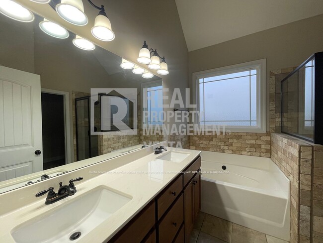 Building Photo - 904 Rainbow Springs Rd