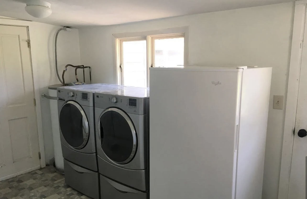 Utility room - 919 E McLeod Rd