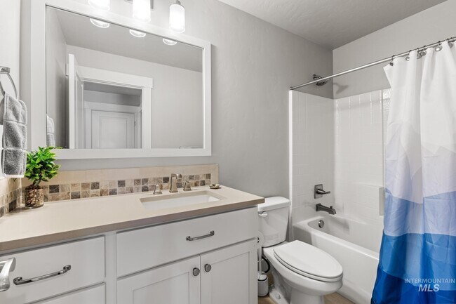 Building Photo - 319 N Baxter Way