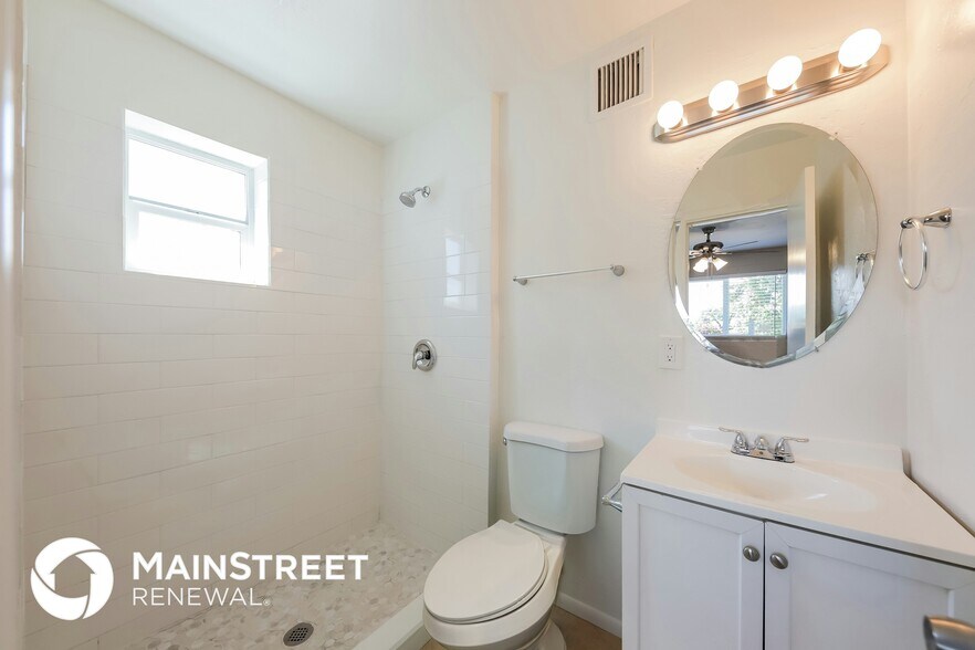 Building Photo - 4714 N 49th Dr
