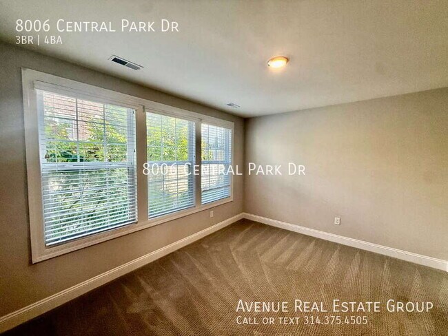 Building Photo - 8006 Central Park Dr
