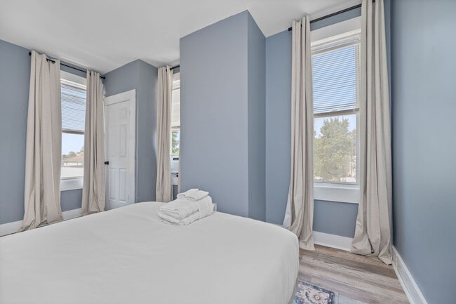 Building Photo - 2413 Kenton St