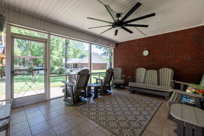 Building Photo - Available mid June!