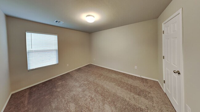 Building Photo - A Very Nice 3 Bedroom 2 Bath Home in Yukon Schools