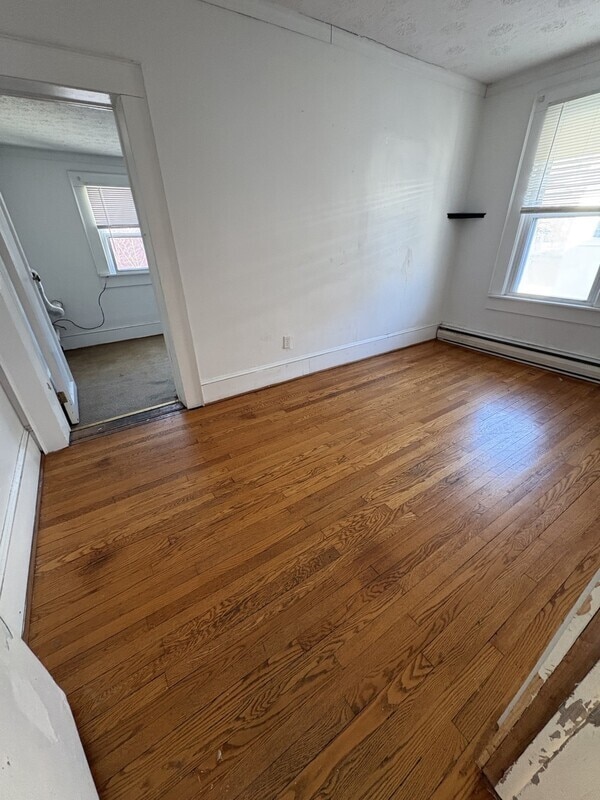 Building Photo - 916 College Ave